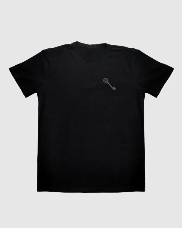 Camiseta-de-Coraline-Llave-de-boton