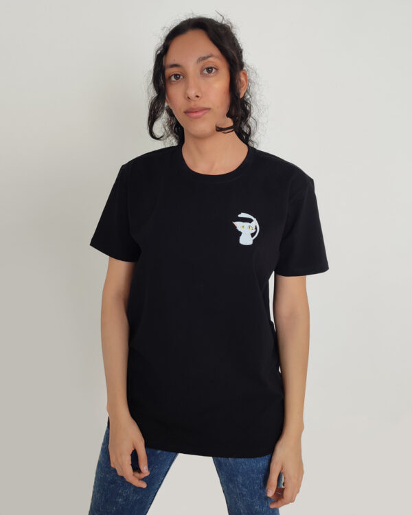 Camiseta-de-Suzume-Gato-Blanco-Daijin-Persona