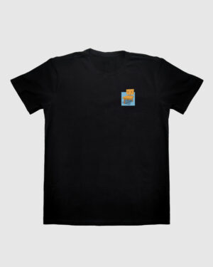 Camiseta-de-Suzume-Silla-de-Tres-Patas